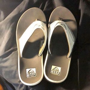 REEF Men's Fanning Flip Flops with Bottle Opener | Size 9 | Raven/White